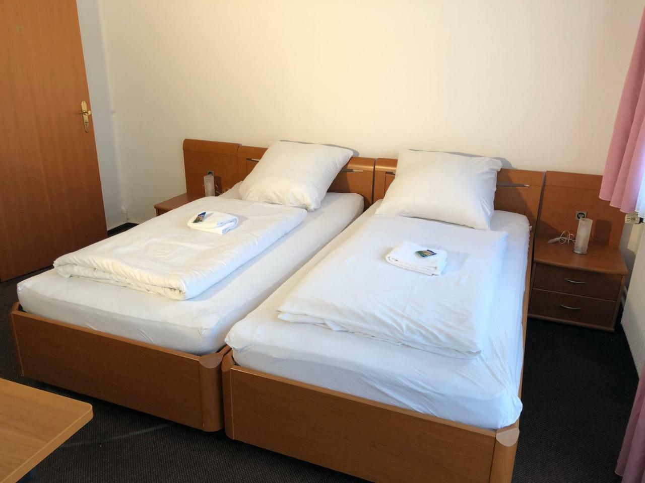 Hotel Mivano Lehrte Bagian luar foto