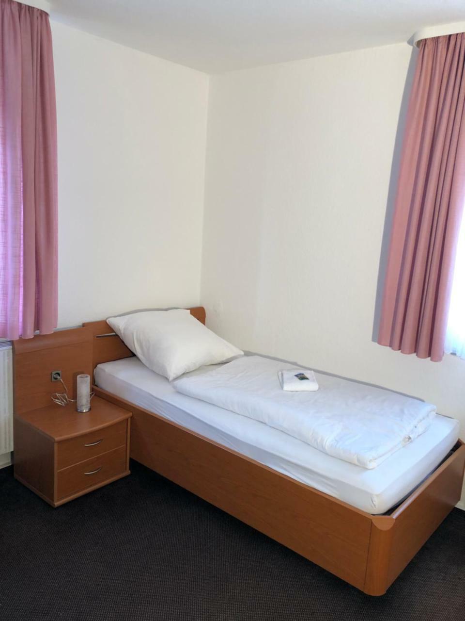 Hotel Mivano Lehrte Bagian luar foto