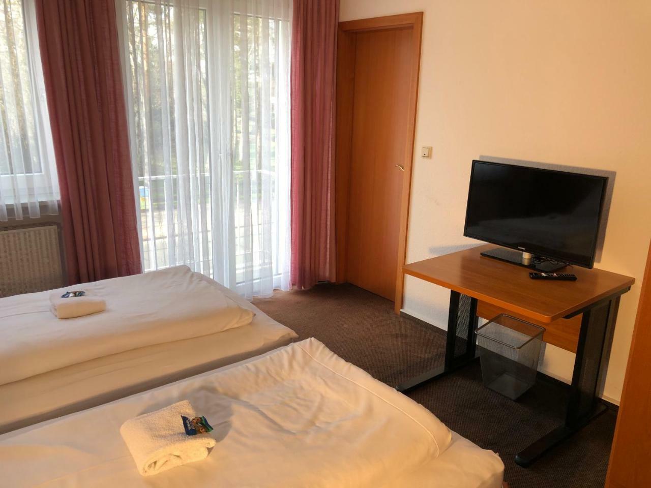 Hotel Mivano Lehrte Bagian luar foto