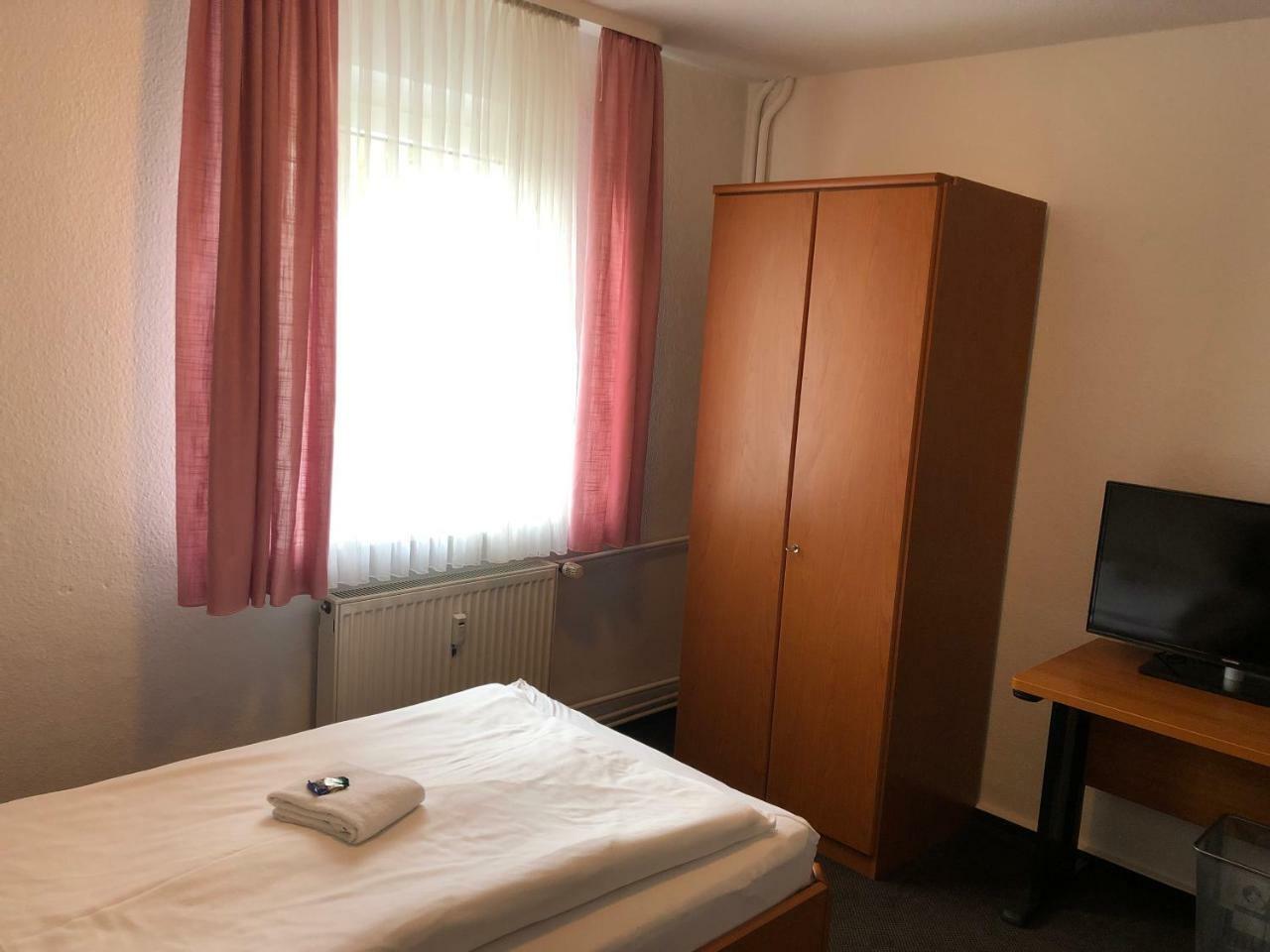Hotel Mivano Lehrte Bagian luar foto